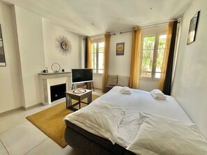 Fer et planche à repasser, Wi-Fi gratuit, draps fournis