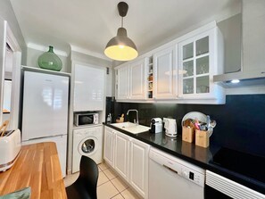 Refrigerador, microondas, horno y lavavajillas 