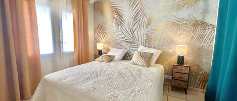 Iron/ironing board, free WiFi, bed sheets