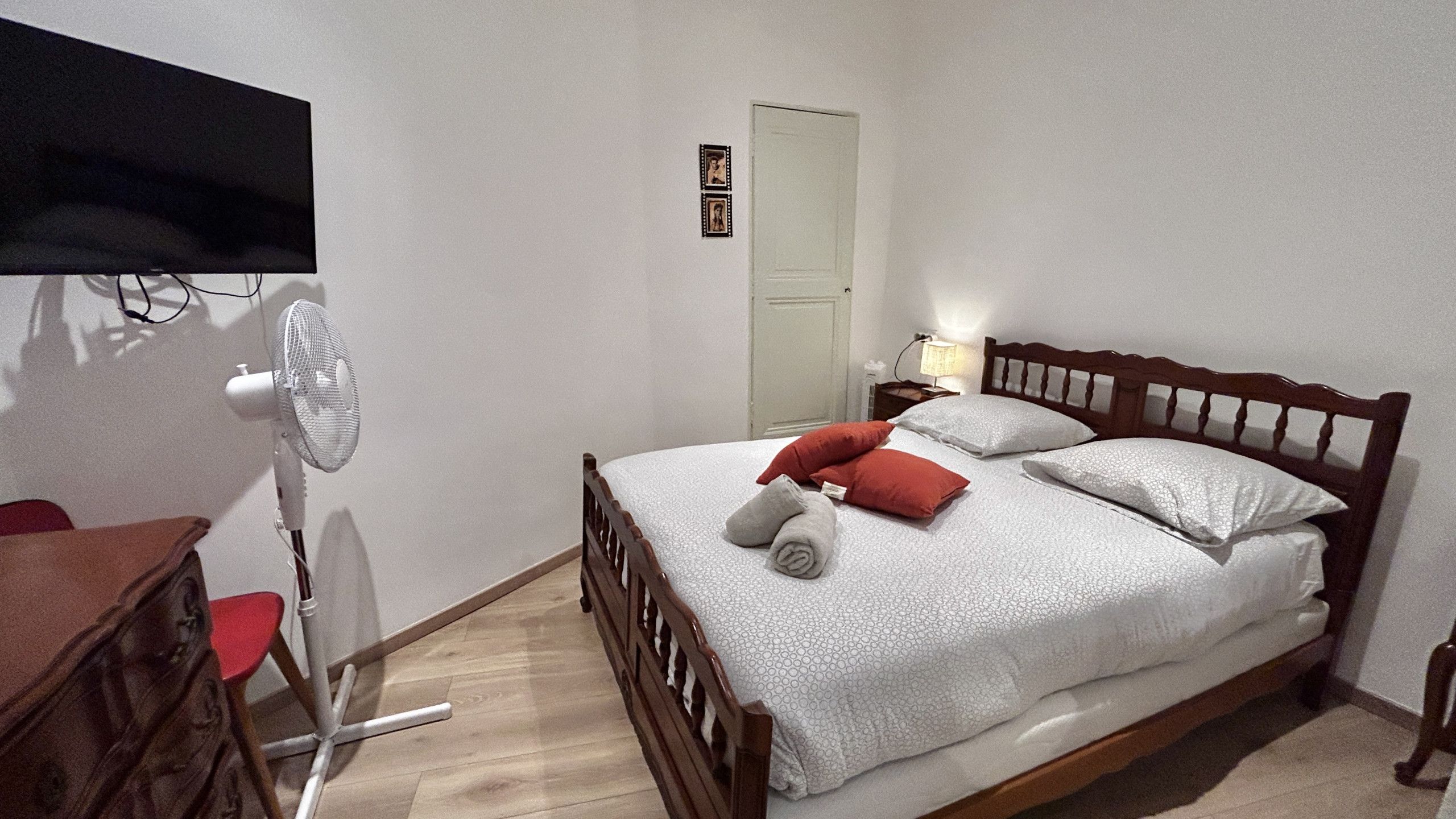 3 bedrooms, WiFi (free), bed sheets