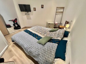 3 bedrooms, free WiFi, bed sheets