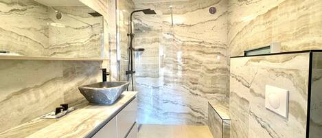 Shower, hair dryer, towels