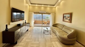 TV - astoria (Cannes)