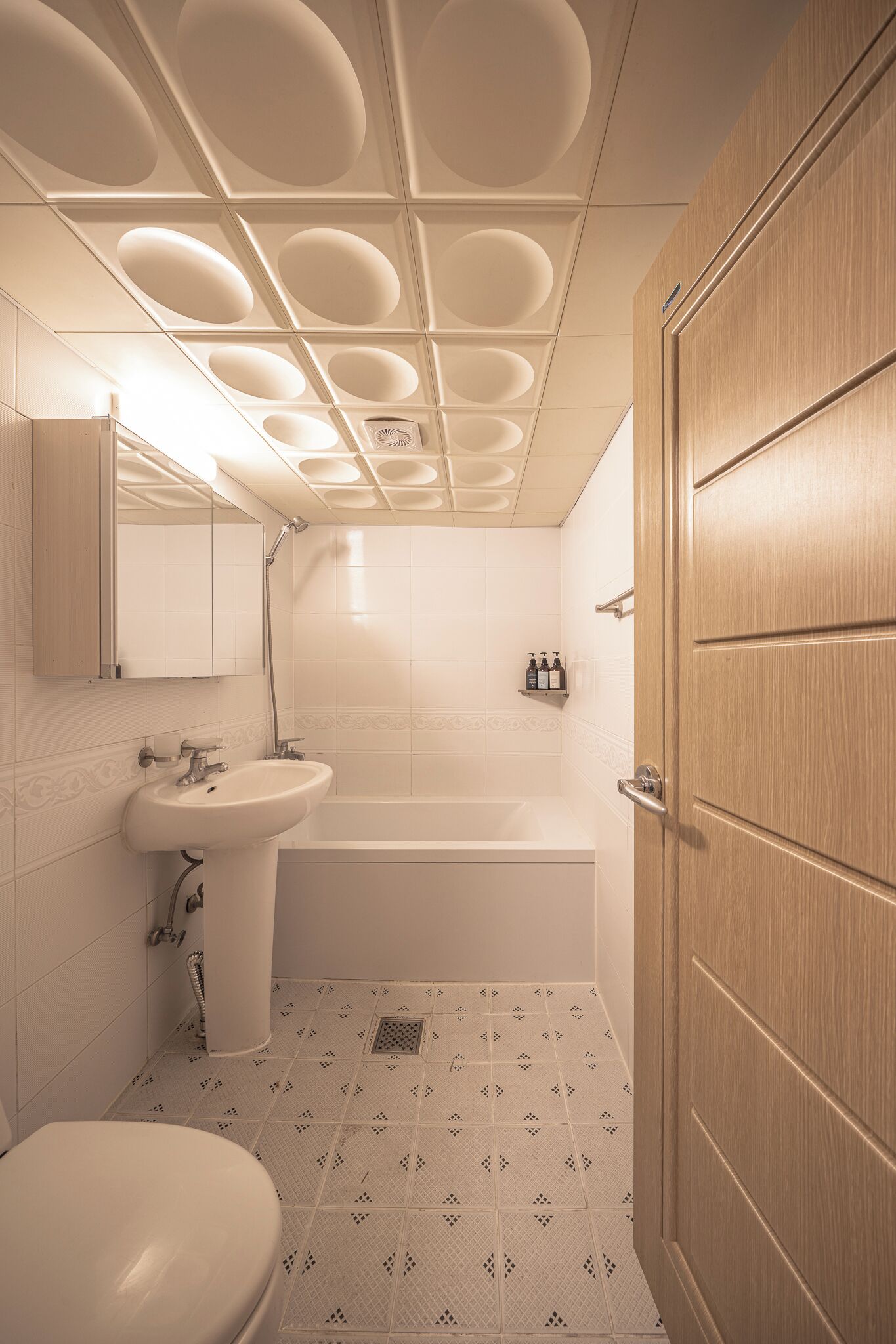 Deluxe Double Room | Bathroom | Free toiletries, hair dryer, towels, soap