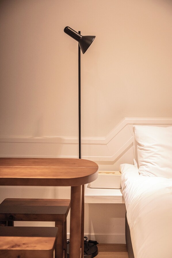 Classic Room | Desk, laptop workspace, free WiFi