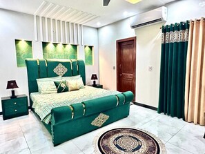 Classic Double or Twin Room | Iron/ironing board, free WiFi