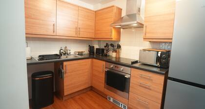 Central M K 1-bedroom Apartment, Sleeps 4, Parking