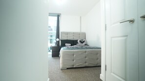 Apartment | 1 bedroom, iron/ironing board, free WiFi, bed sheets - Central M K 1-bedroom Apartment, Sleeps 4, Parking (Milton Keynes)