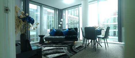 Apartamento | Zona de estar | Una televisión