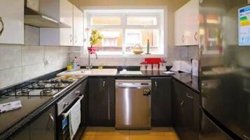 House | Private kitchen | Fridge, microwave, oven, stovetop