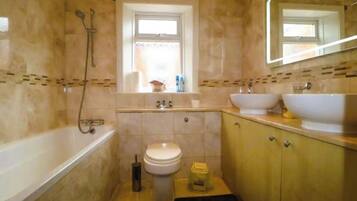 House | Bathroom | Combined shower/bathtub, deep-soaking bathtub, hair dryer, towels