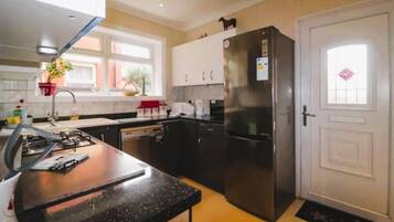House | Private kitchen | Fridge, microwave, oven, stovetop