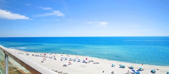 Cozy Pet Friendly Beachfront Retreat On Top Floor