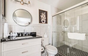 Hair dryer, towels - The Acworth Peach- sleeps 12 (Acworth)