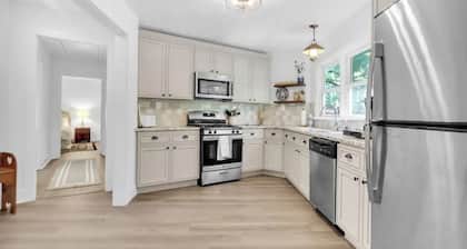 The Acworth peach- sleeps 12