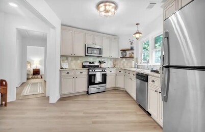 The Acworth peach- sleeps 12