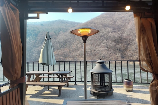 ํจ๋ฐ๋ฆฌ ์ฌ๋ , ํธ์ ์ ๋ง | ํ
๋ผ์ค/ํํฐ์ค