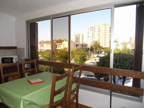 Dining - 2-room apartment with pool, tennis, parking, pets allowed, 500m from the sea (Argelès-sur-Mer)