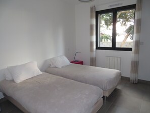 3 室のベッドルーム、WiFi (無料)