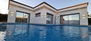 Pool - Villa Yahia Luxury and Tranquility for 6 People with Private Pool (Temlel)