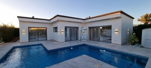 Pool - Villa Yahia Luxury and Tranquility for 6 People with Private Pool (Temlel)