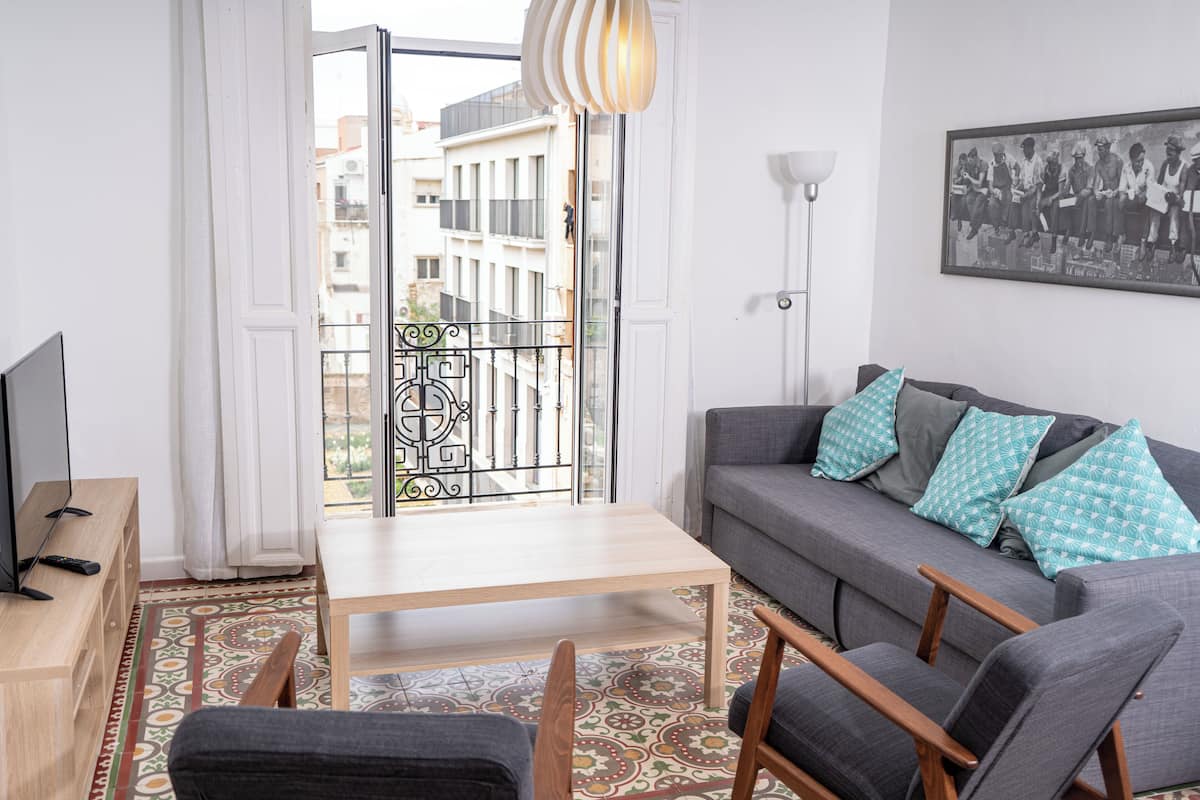 Classic Apartment, City View | Living area