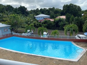 حمّام سباحة خارجي