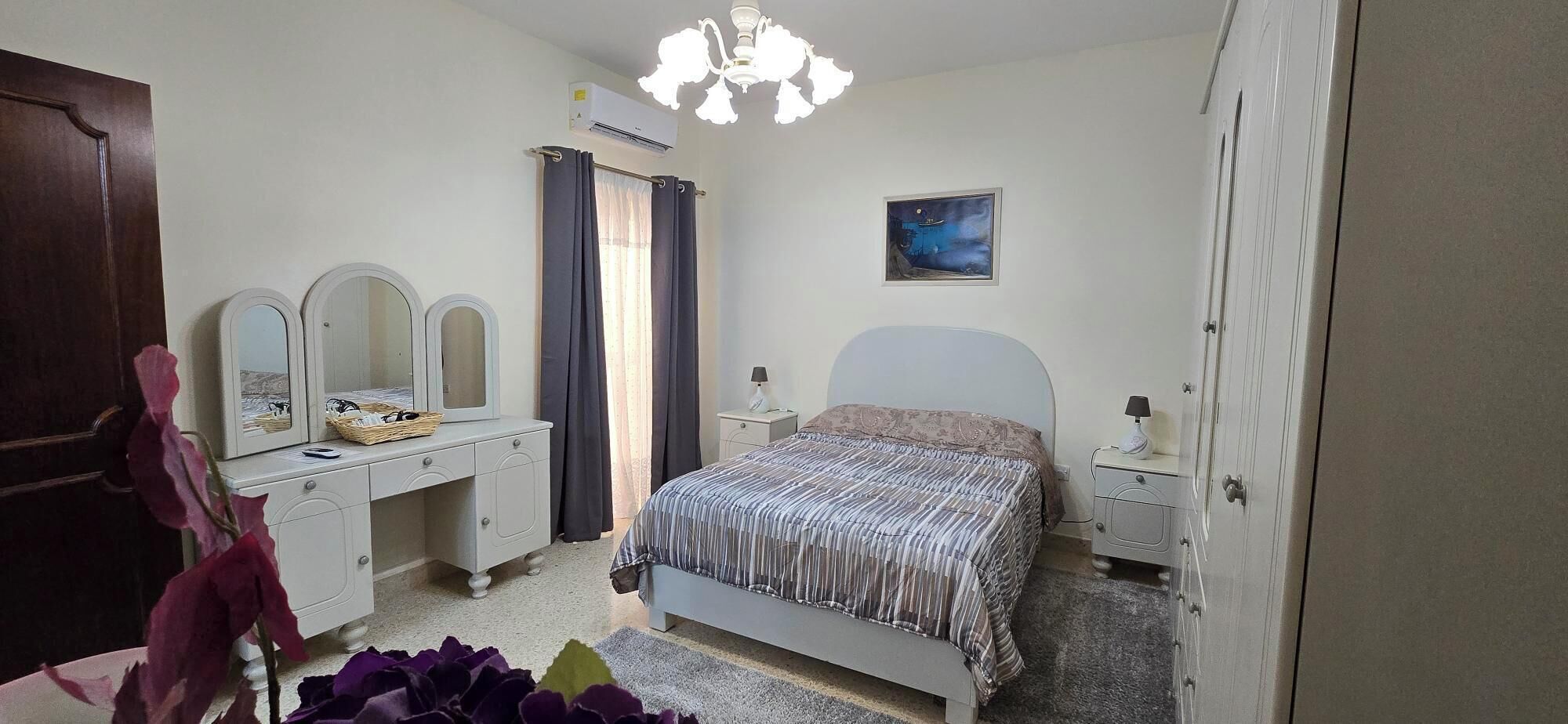 2 dormitorios, tabla de planchar con plancha, wifi gratis y ropa de cama