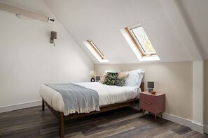 4 soverom, reiseseng for barn, wi-fi og sengetøy