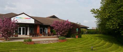 المنشأة من الخارج