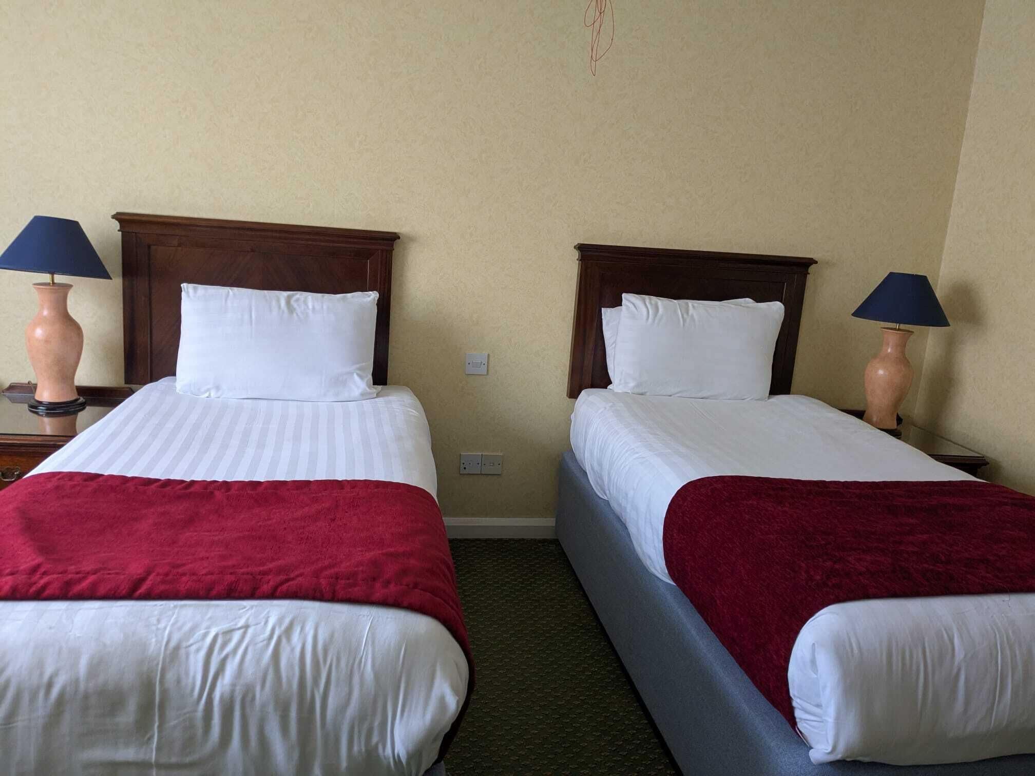 Standard Twin Room, Ensuite | Desk, laptop workspace, free WiFi