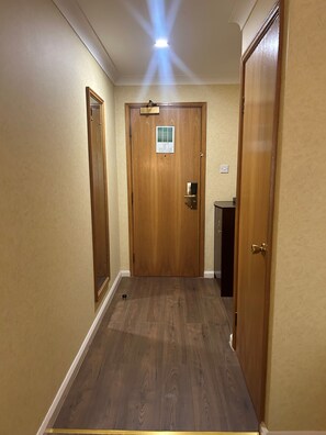 Desk, laptop workspace, free WiFi