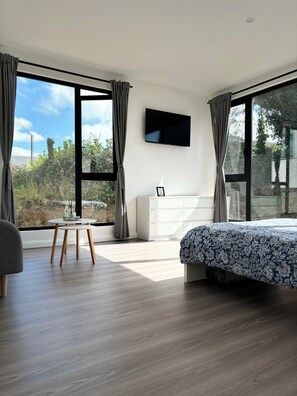 6 chambres, fer et planche à repasser, lit parapluie, Wi-Fi gratuit