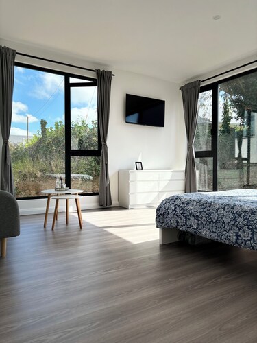 Deerpark Villa Six Bed Four Bathrooms Sleeps Sixteen