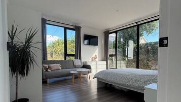 6 bedrooms, iron/ironing board, travel cot, free WiFi