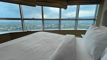 Family Apartment, Mountain View | 2 bedrooms, iron/ironing board, free WiFi, wheelchair access