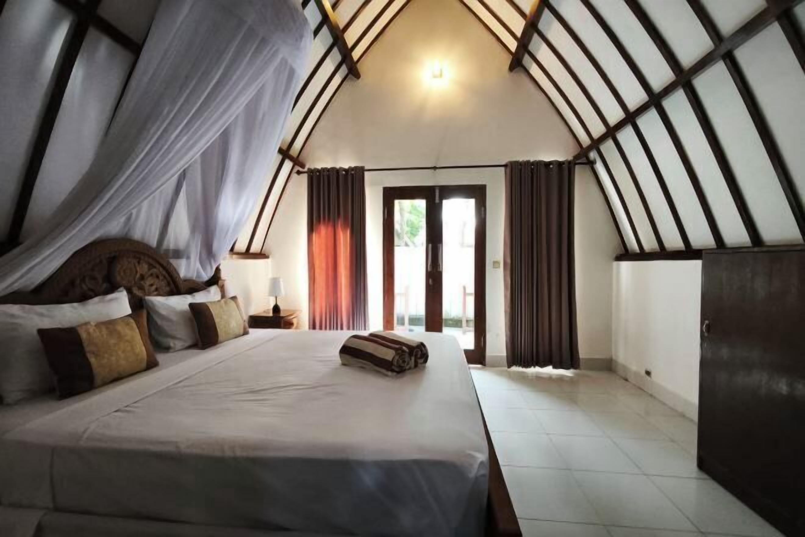 Meja kerja dan Wi-Fi gratis