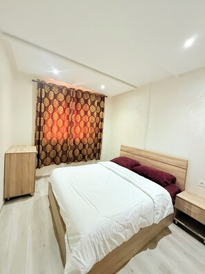 1 quarto, Wi-Fi de cortesia, roupa de cama