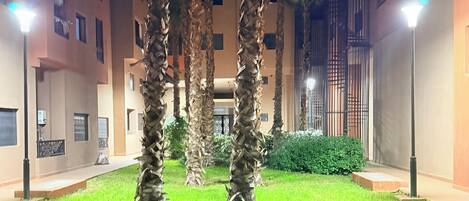 المنطقة المحيطة بالمنشأة