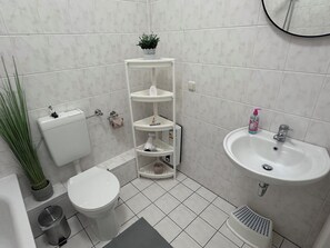 Sèche-cheveux, serviettes fournies