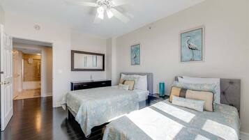 3 quartos, ferros/tábuas de passar roupa, acesso à internet