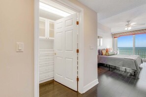3 bedrooms, iron/ironing board, Internet, bed sheets