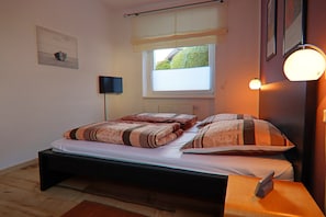 Apartment | 1 bedroom, individually furnished, iron/ironing board, bed sheets - Stylish Ground-floor Stay (Timmendorfer Strand)