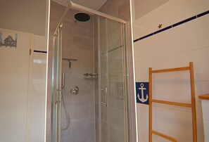 Apartment | Bathroom