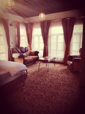 Suite familiar, 2 habitaciones, vistas a la ciudad | Wifi gratis y ropa de cama