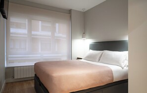Decoración personalizada, muebles diferentes y escritorio 
