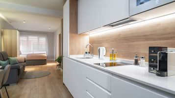 Estudio Confort, 1 cama doble con sofá cama | Cocina privada | Frigorífico, microondas, horno y placa de cocina