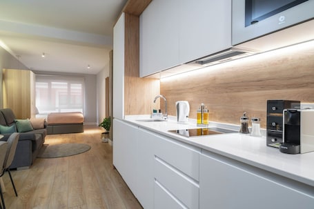 Refrigerador, microondas, horno, placa de cocina