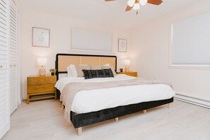 3 bedrooms, desk, iron/ironing board, travel cot - Crest Cove by Stay in Nest - Epic View/Olympic NP (Port Angeles)