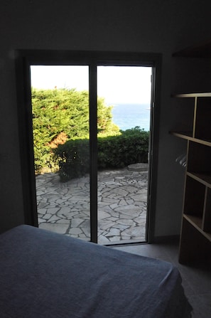 4 chambres, coffres-forts dans les chambres, bureau